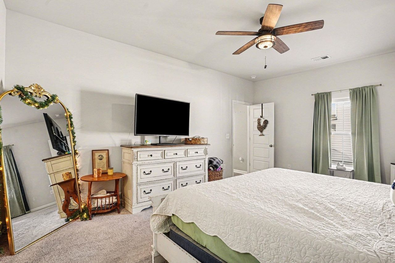 186 Saddle St Photo 17