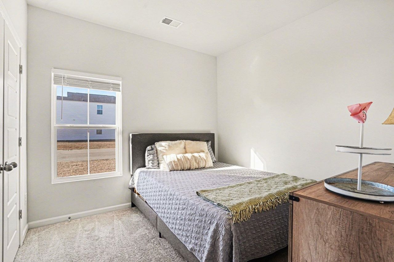 186 Saddle St Photo 20