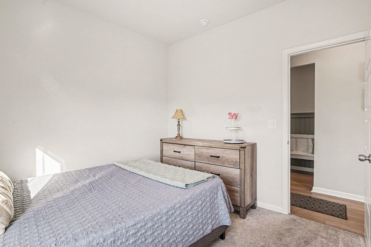 186 Saddle St Photo 21