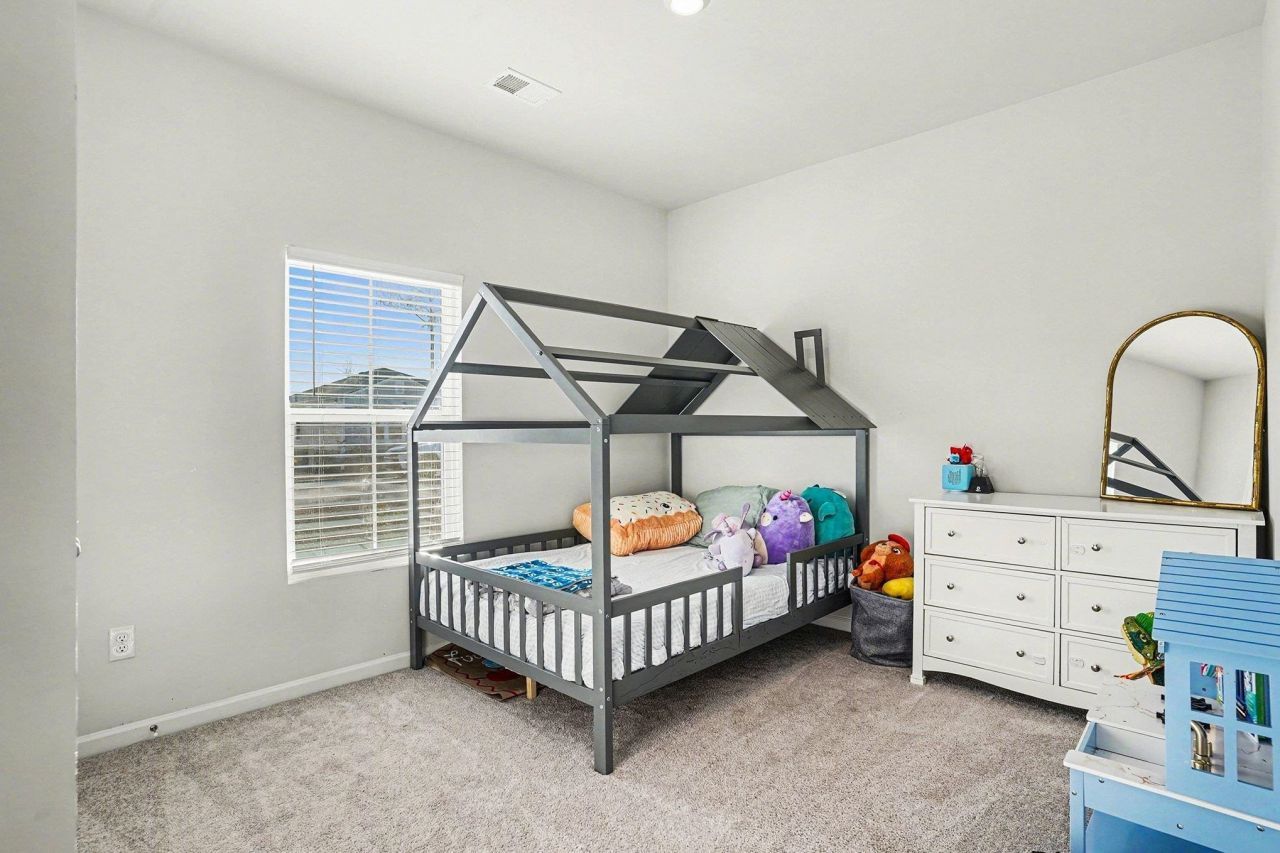 186 Saddle St Photo 23