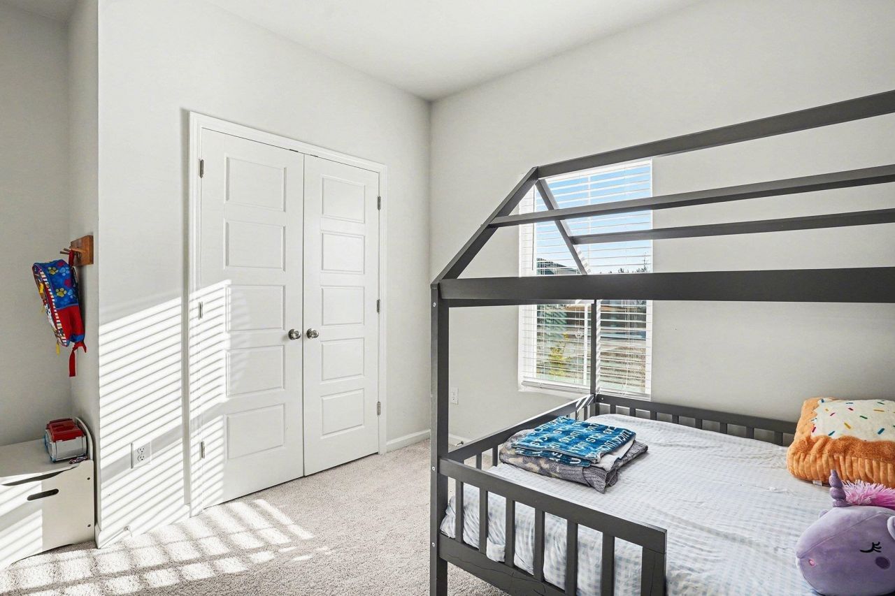 186 Saddle St Photo 24