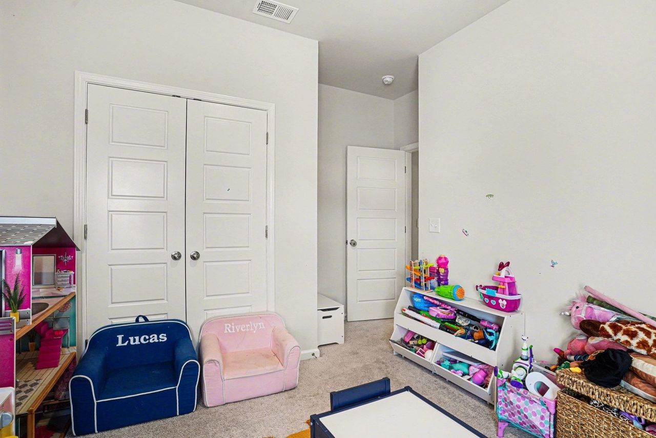 186 Saddle St Photo 25