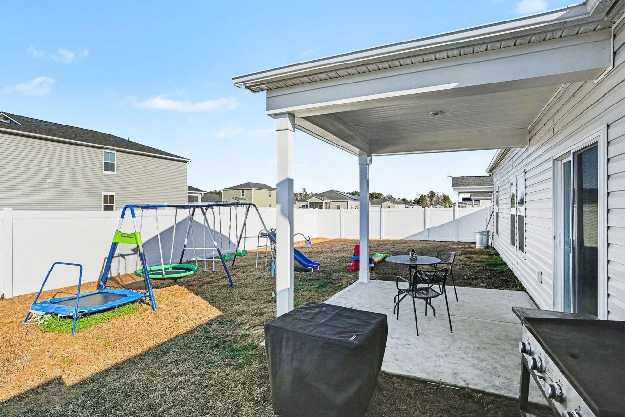 186 Saddle St Photo 29