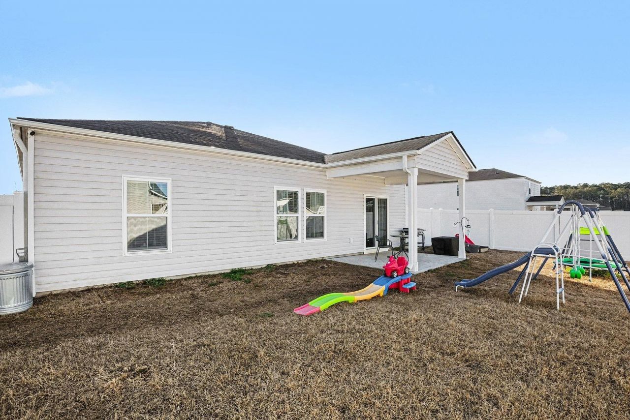 186 Saddle St Photo 31