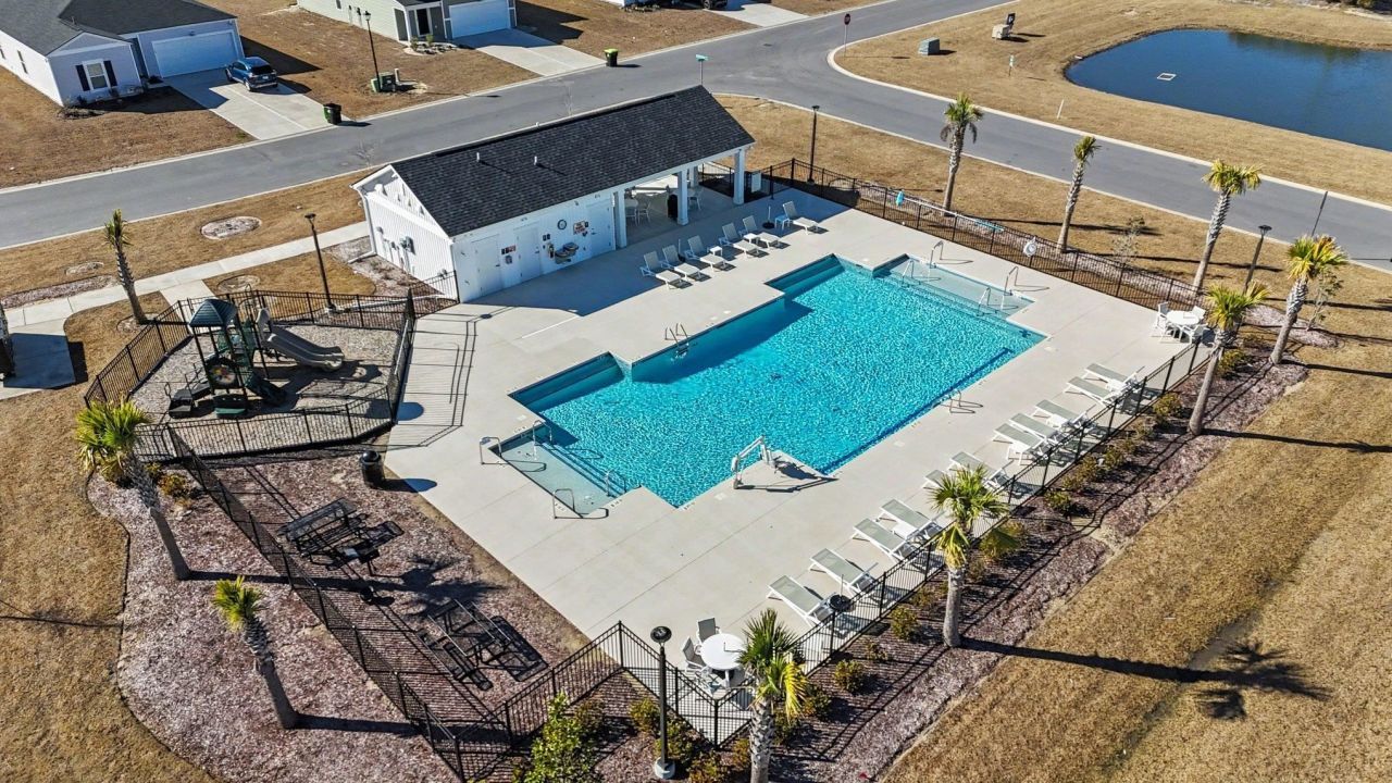 186 Saddle St Photo 32