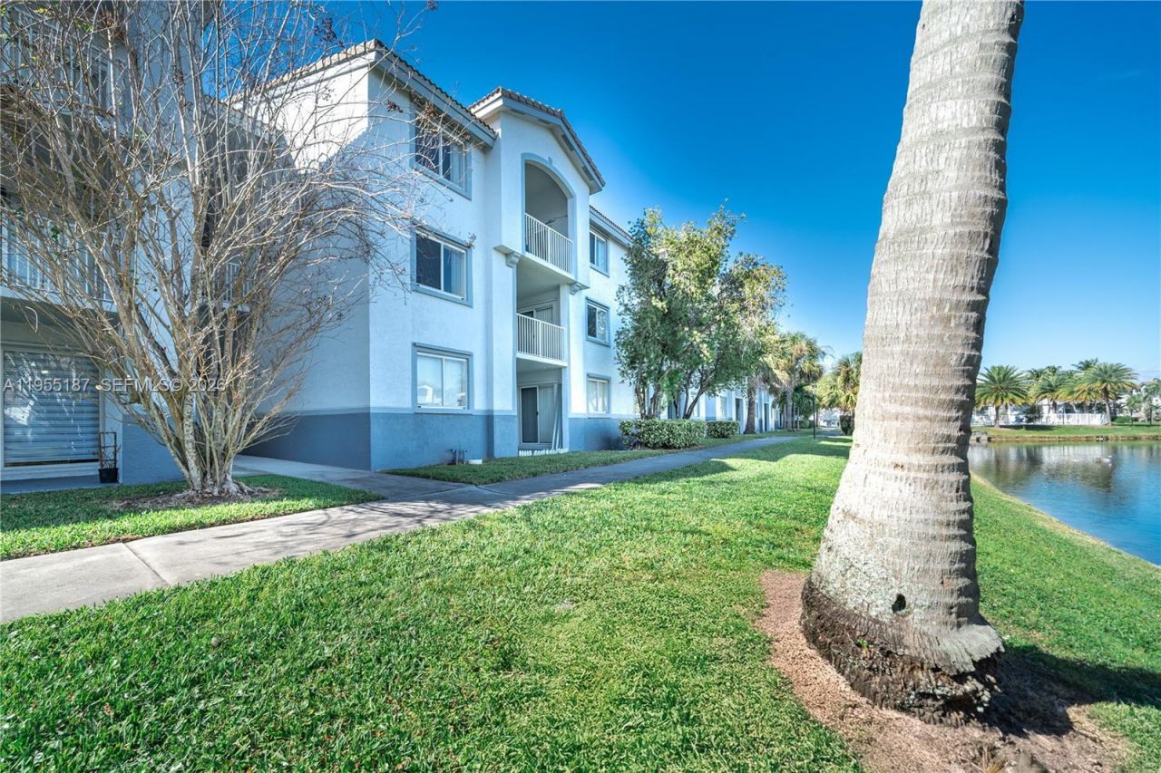 2640 S University Dr, Unit 220, Davie, FL 33328 Main Photo