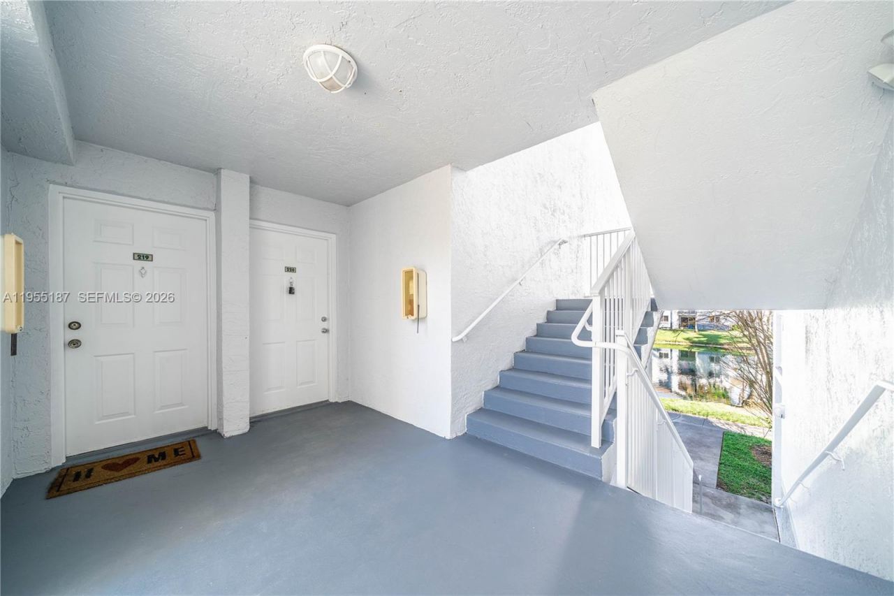 2640 S University Dr, Unit 220, Davie, FL 33328 Photo