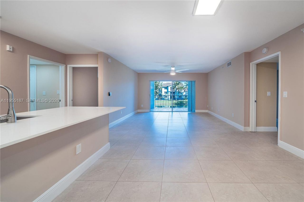 2640 S University Dr, Unit 220, Davie, FL 33328 Photo