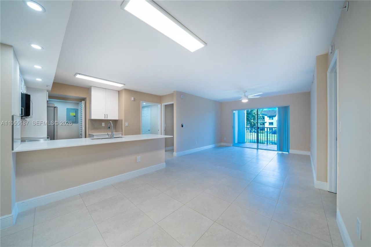 2640 S University Dr, Unit 220, Davie, FL 33328 Photo