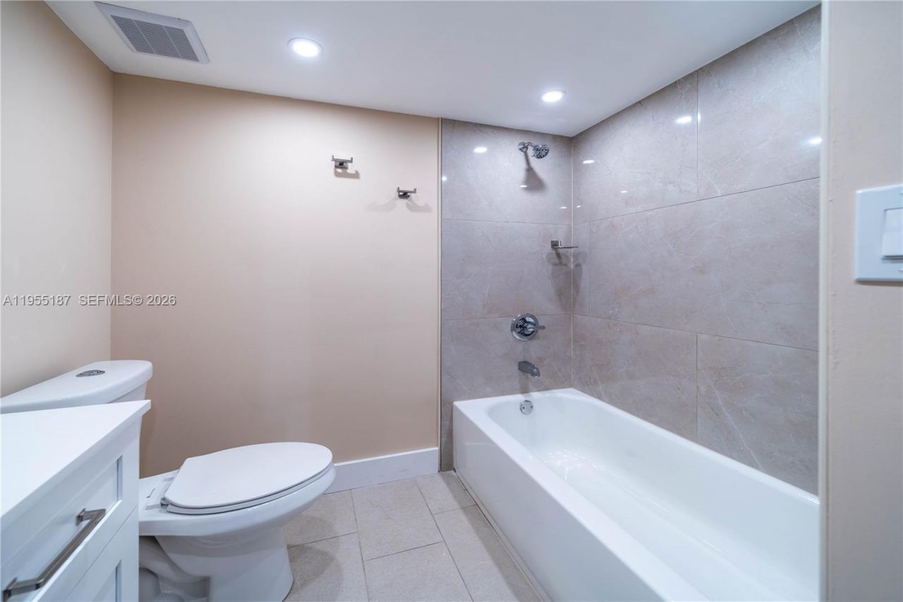 2640 S University Dr, Unit 220, Davie, FL 33328 Photo