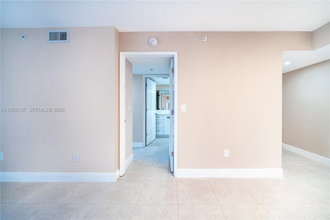 2640 S University Dr, Unit 220, Davie, FL 33328 Photo