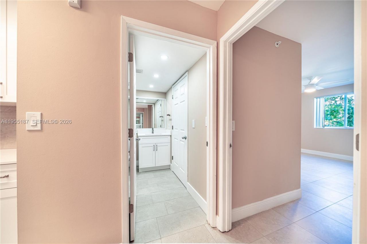 2640 S University Dr, Unit 220, Davie, FL 33328 Photo