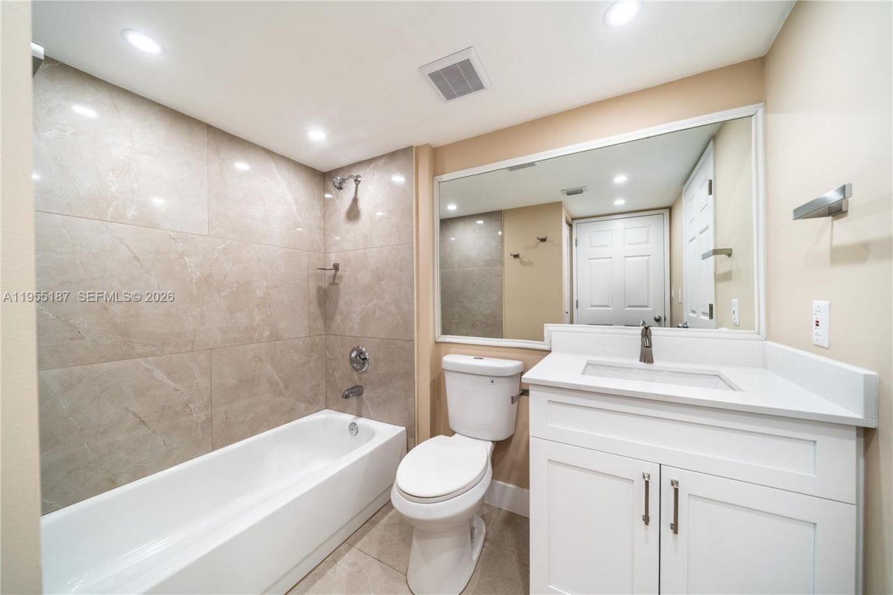 2640 S University Dr, Unit 220, Davie, FL 33328 Photo