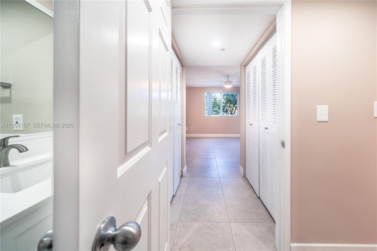 2640 S University Dr, Unit 220, Davie, FL 33328 Photo