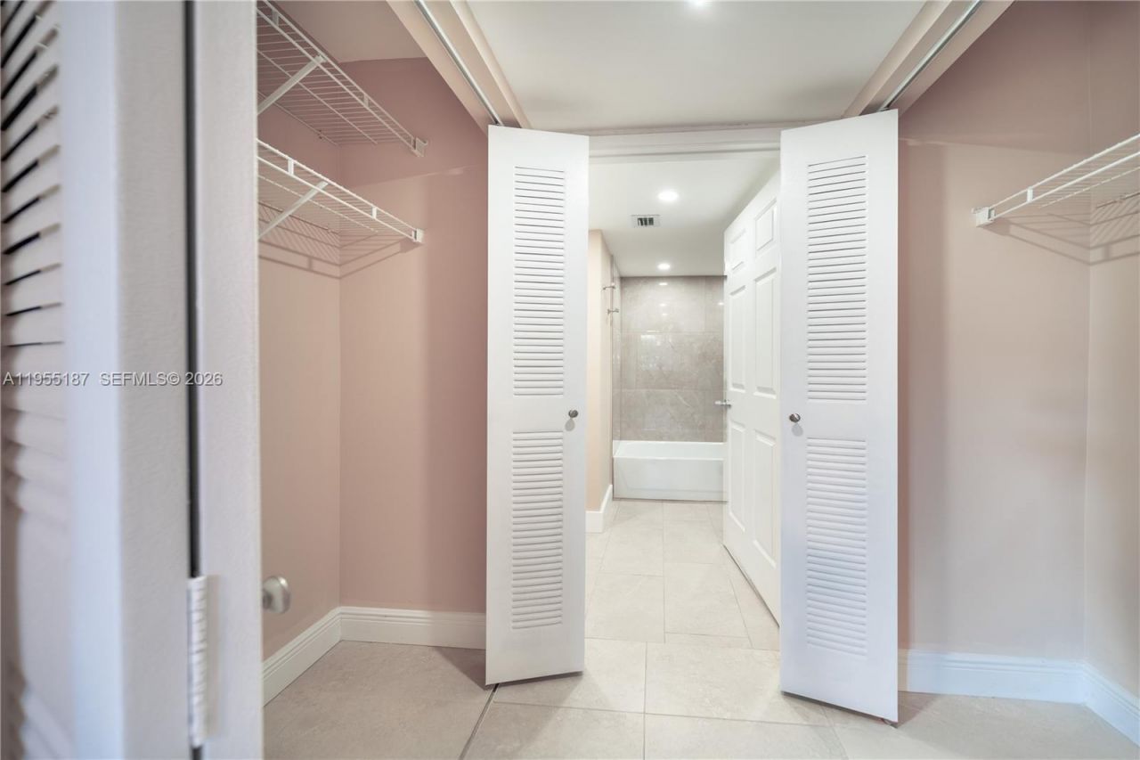 2640 S University Dr, Unit 220, Davie, FL 33328 Photo