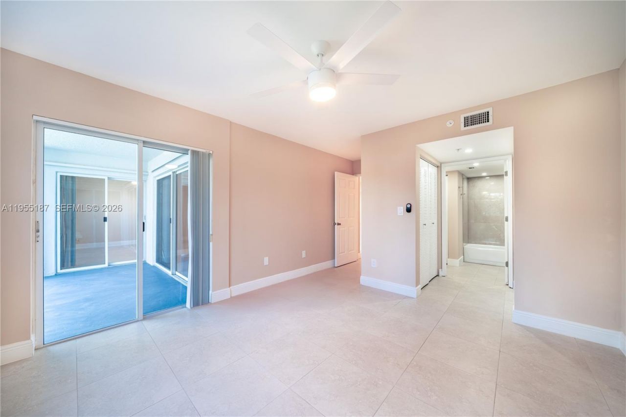 2640 S University Dr, Unit 220, Davie, FL 33328 Photo