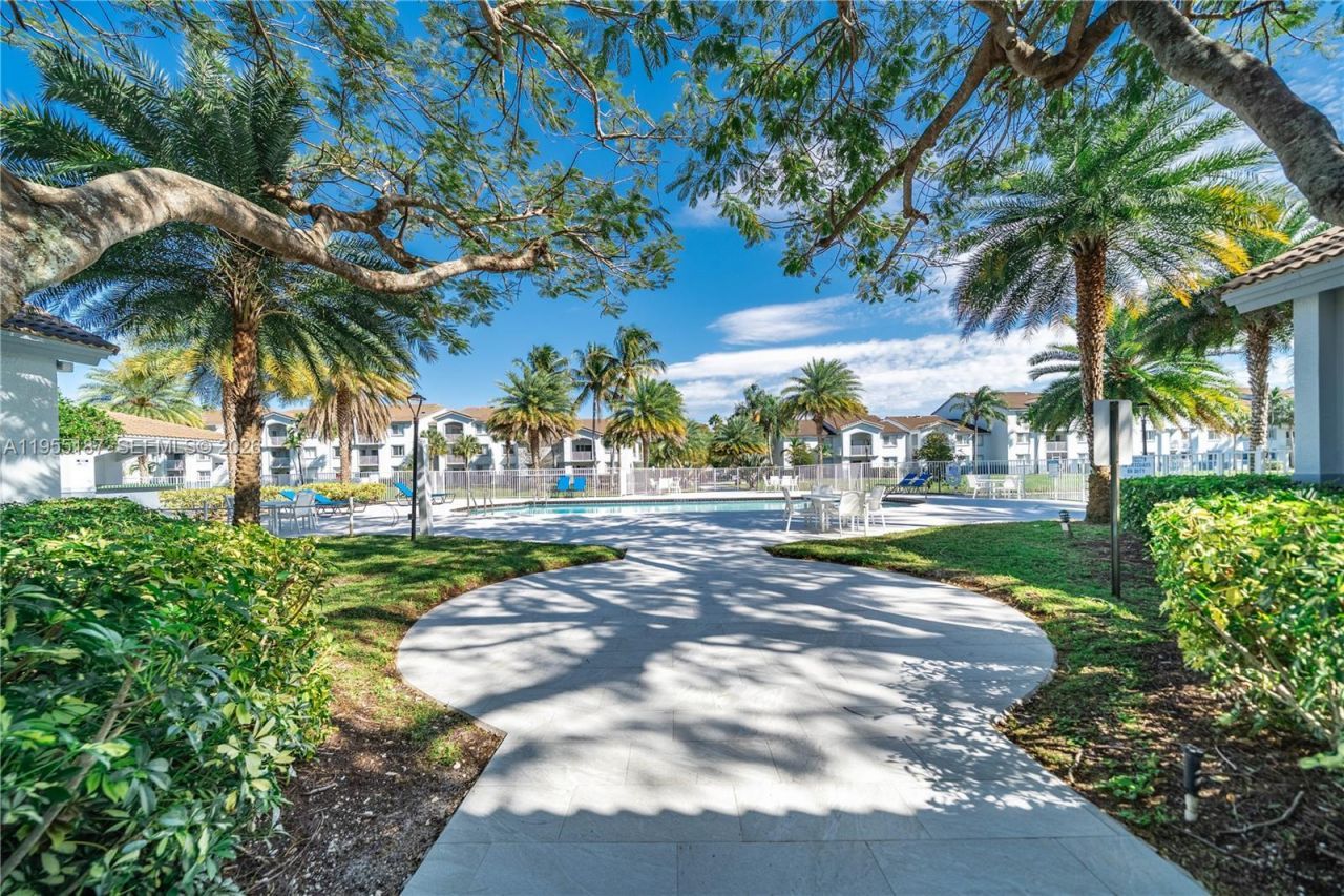 2640 S University Dr, Unit 220, Davie, FL 33328 Photo