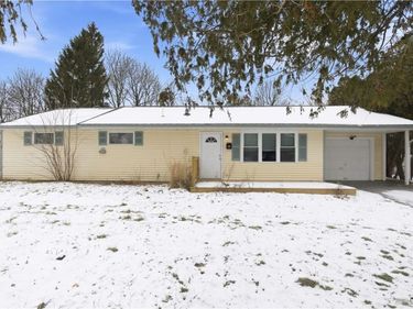 27 Wexford Road, Syracuse, NY 13214