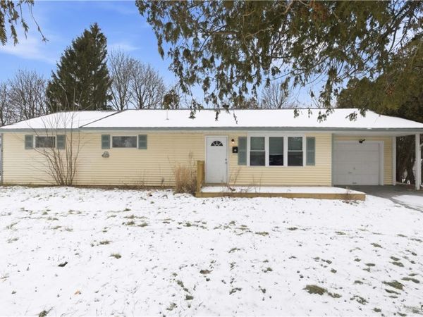 27 Wexford Road, Syracuse, NY 13214