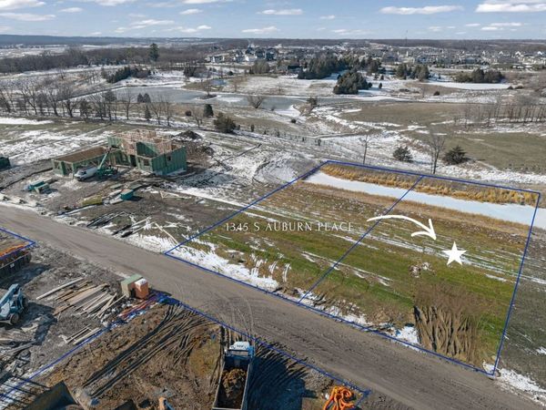 1345 S Auburn Place, West Des Moines, IA 50266