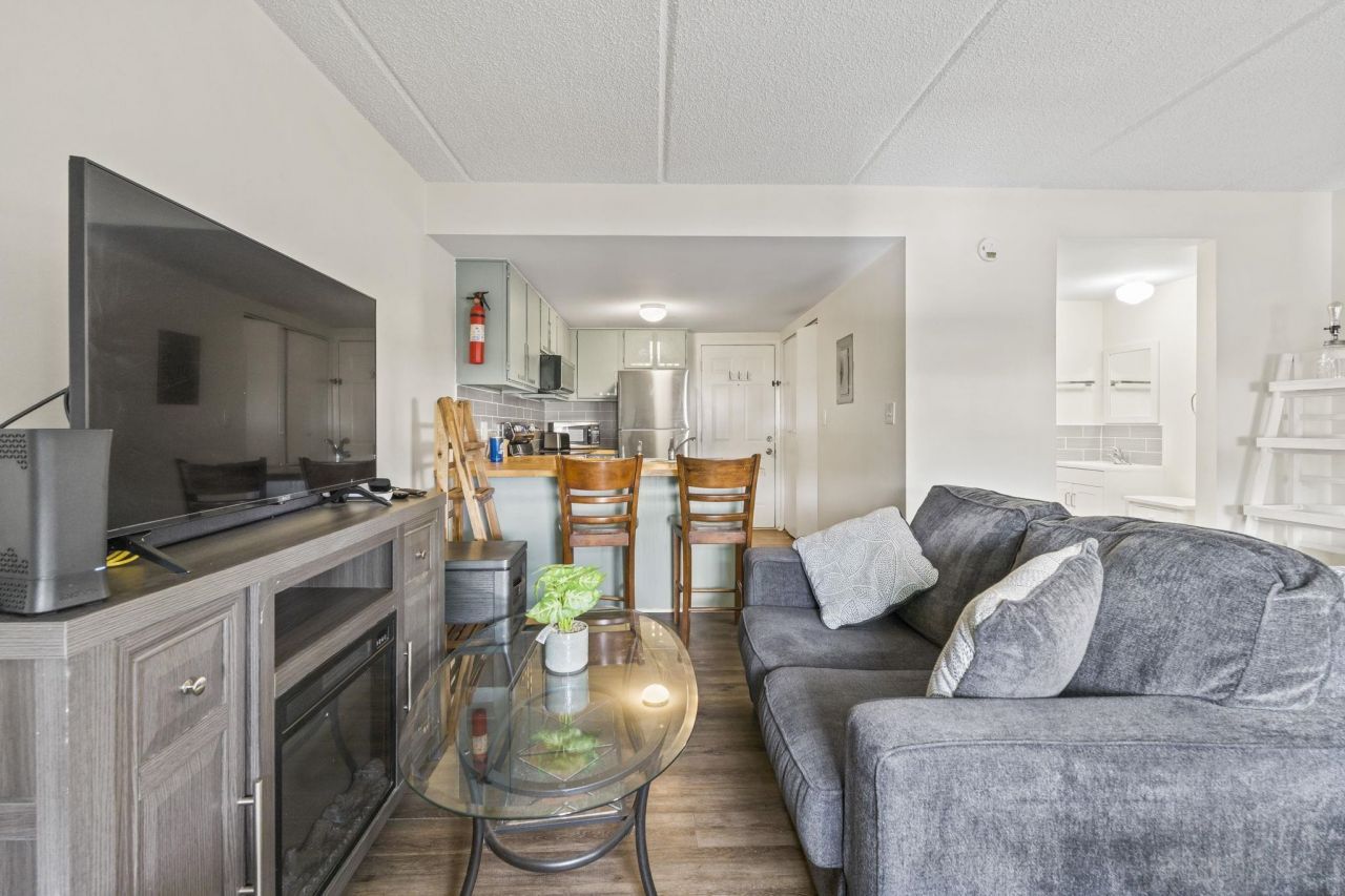 6850 Blue Heron Blvd. Photo 11