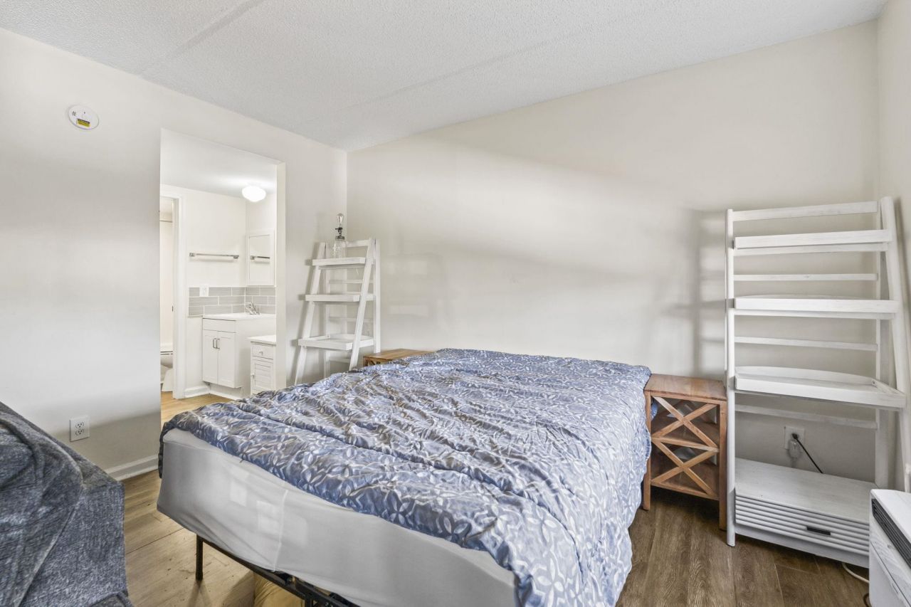 6850 Blue Heron Blvd. Photo 12