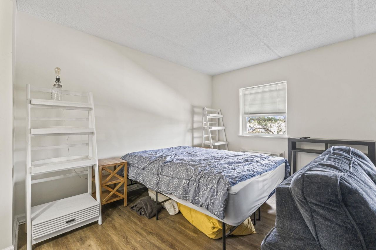 6850 Blue Heron Blvd. Photo 13