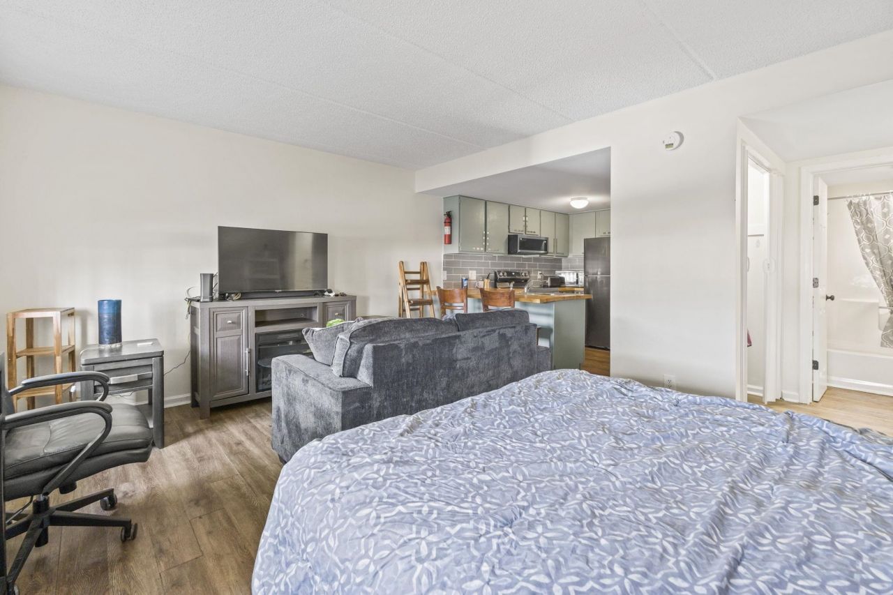 6850 Blue Heron Blvd. Photo 15