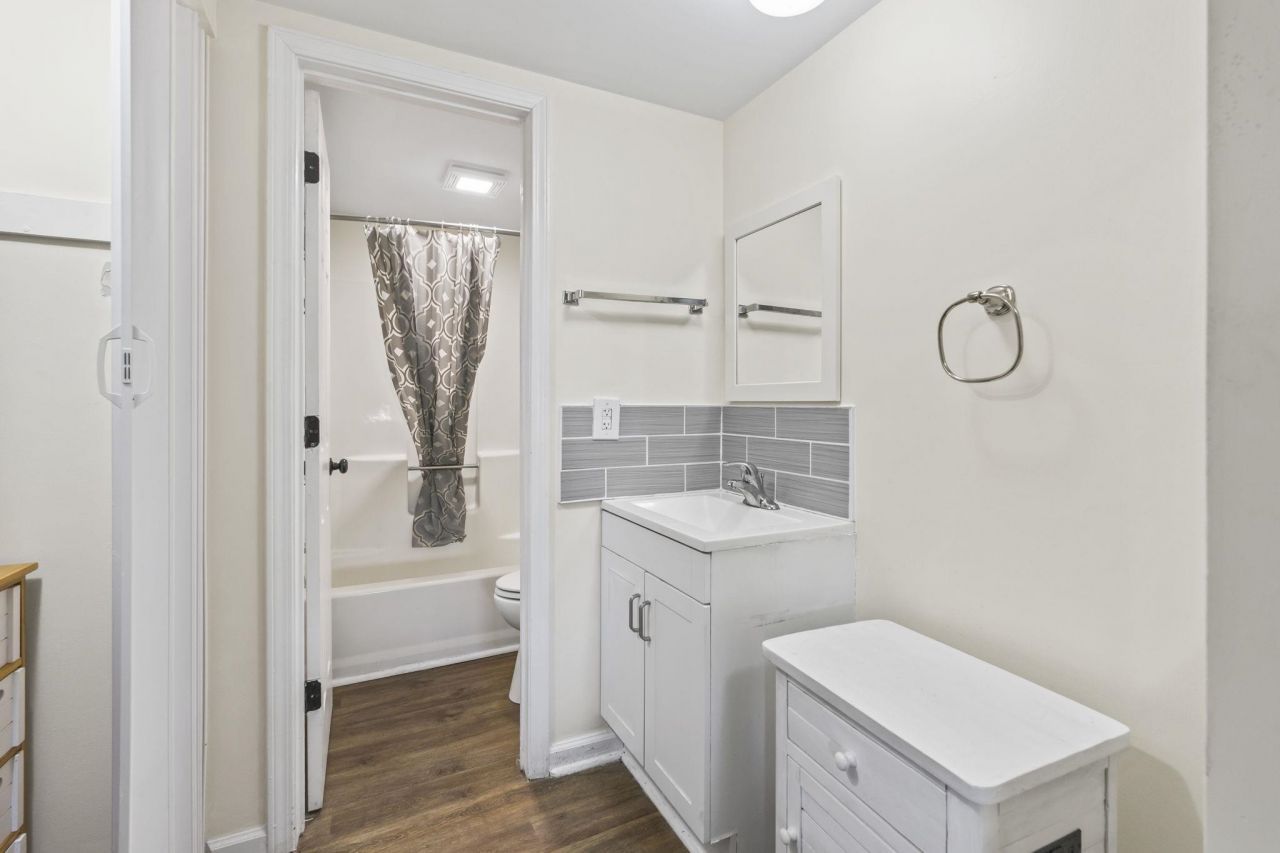 6850 Blue Heron Blvd. Photo 18