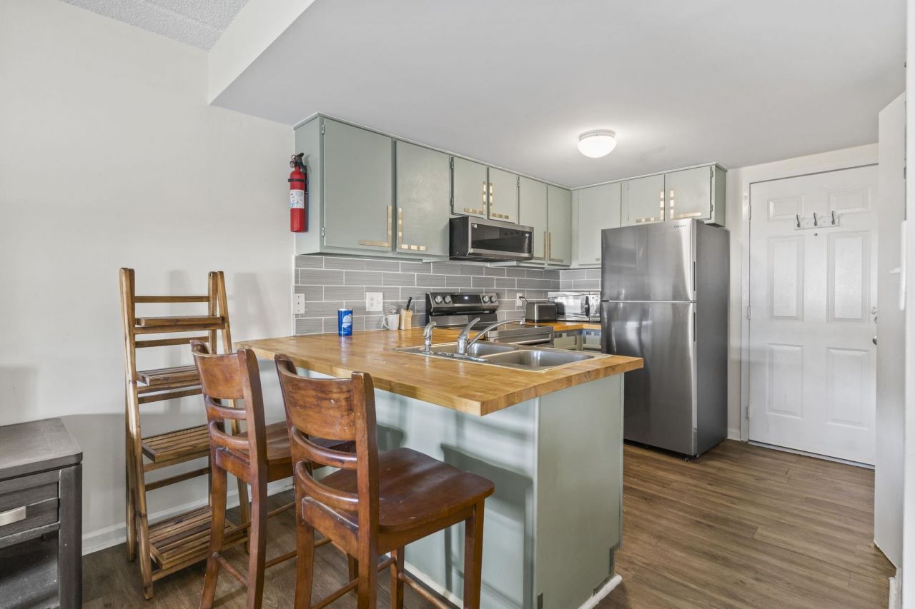 6850 Blue Heron Blvd. Photo 2