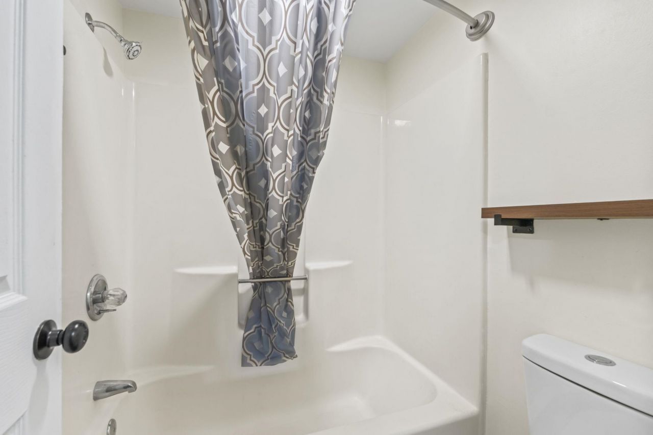 6850 Blue Heron Blvd. Photo 21