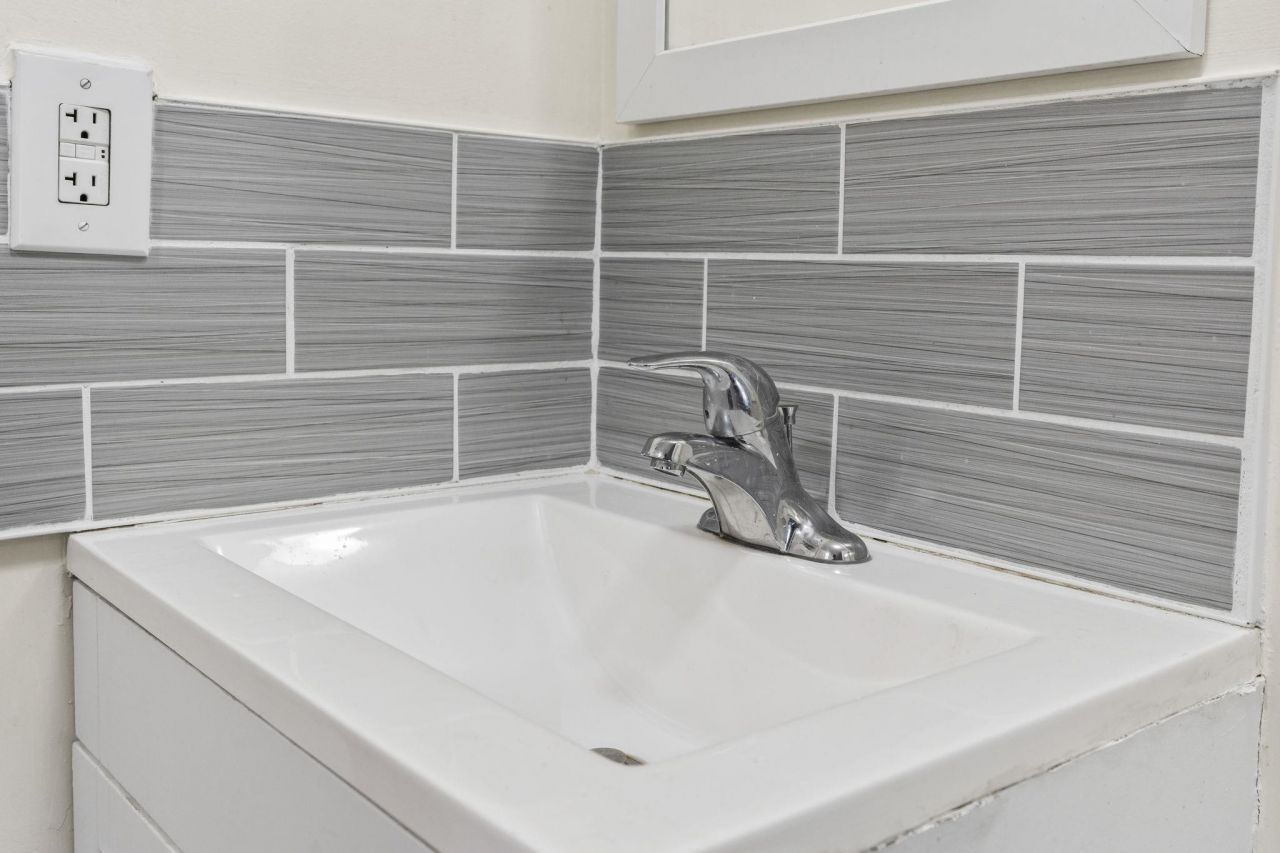 6850 Blue Heron Blvd. Photo 25