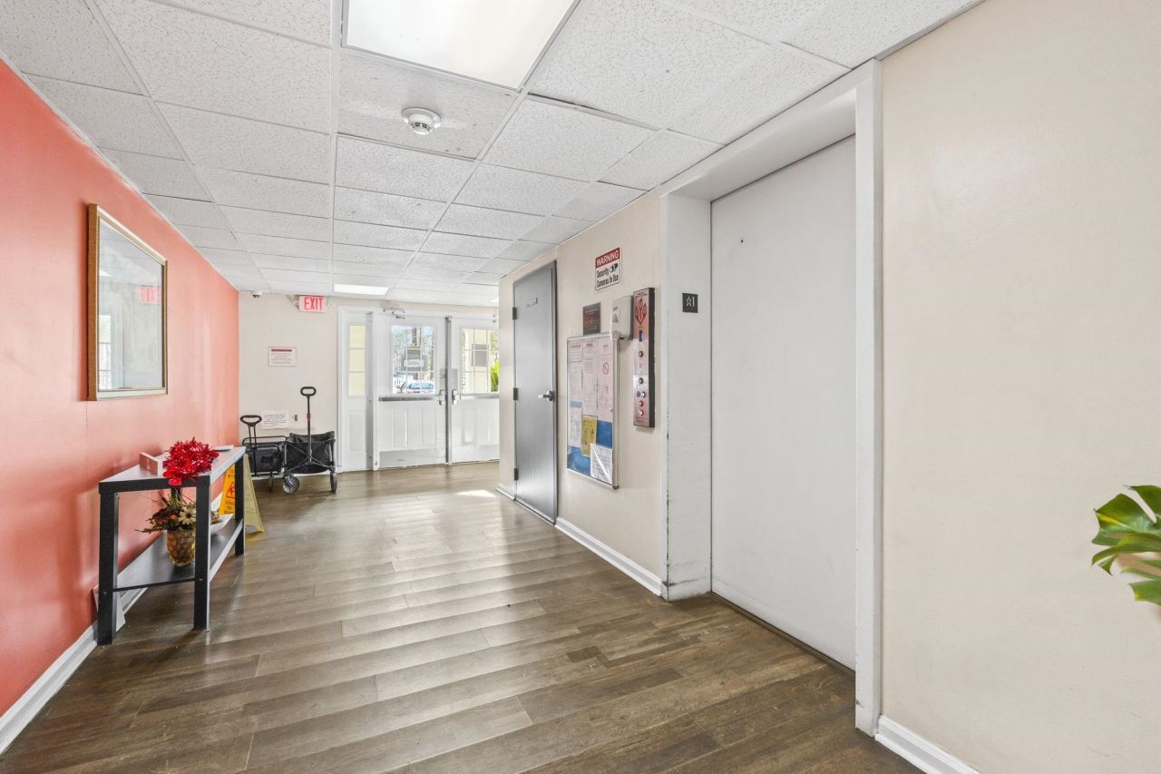 6850 Blue Heron Blvd. Photo 30