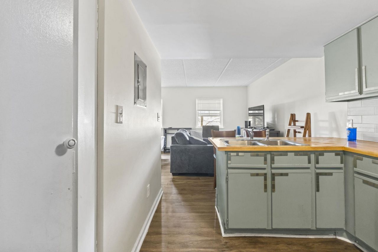 6850 Blue Heron Blvd. Photo 4