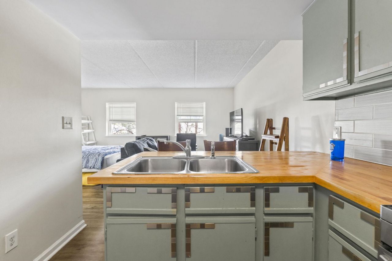 6850 Blue Heron Blvd. Photo 6