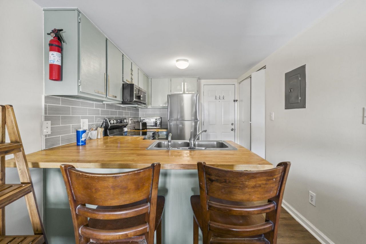 6850 Blue Heron Blvd. Photo 8