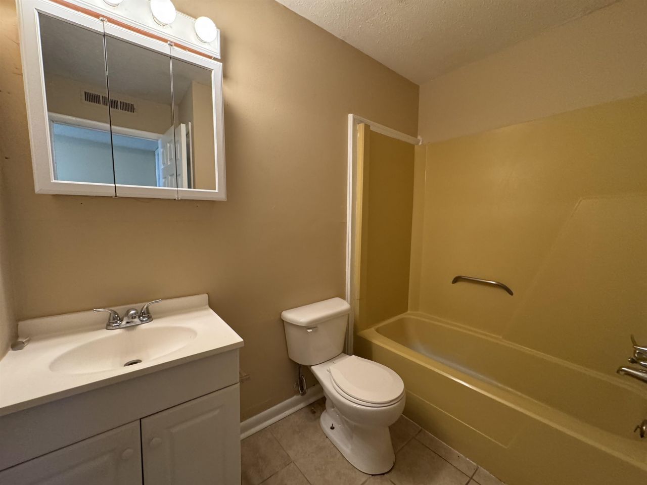 615 Carter Ln. Photo 7