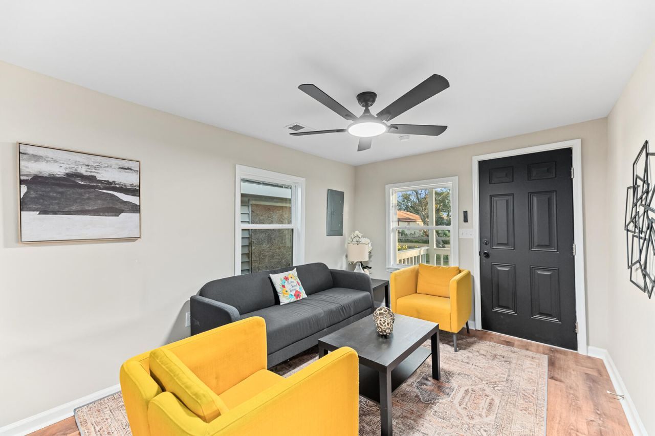 1978 Beech Avenue Photo 4