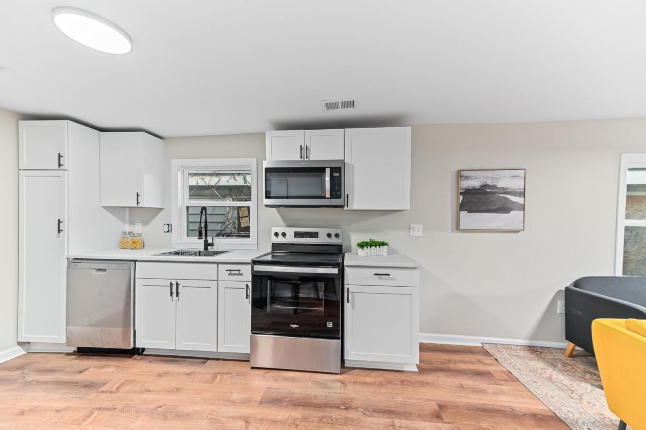 1978 Beech Avenue Photo 9