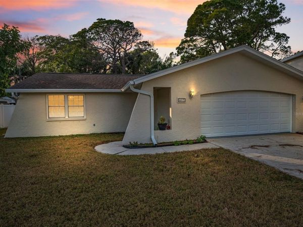 817 RIVERSIDE DRIVE, TARPON SPRINGS, FL 34689