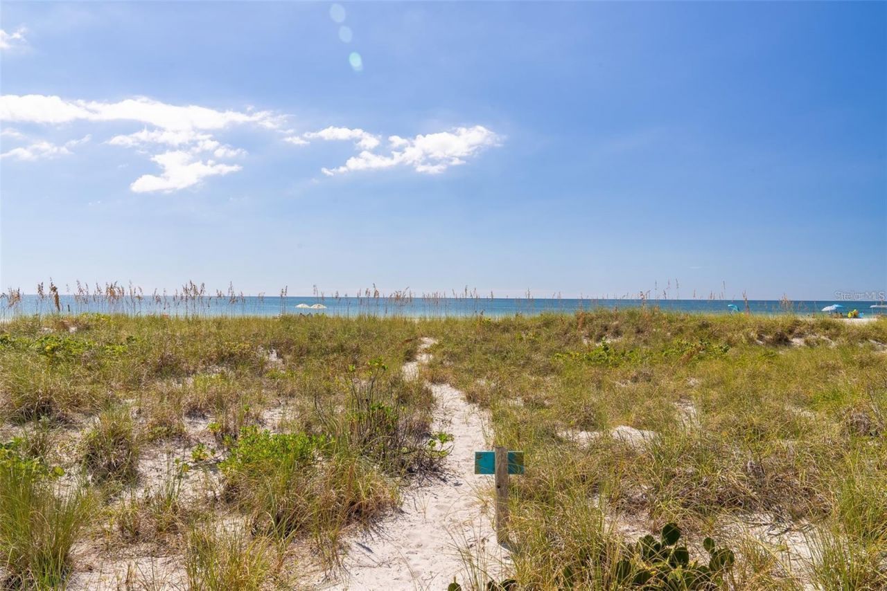 102 Sunset Lane, Holmes Beach, FL 34217 Photo