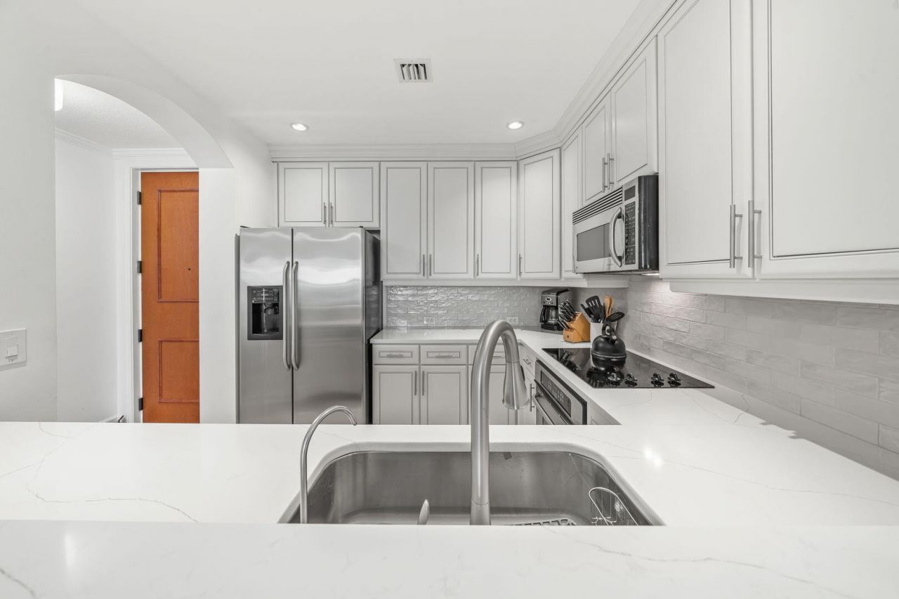 200 NE 2nd Avenue, Unit 314, Delray Beach, FL 33444 Photo