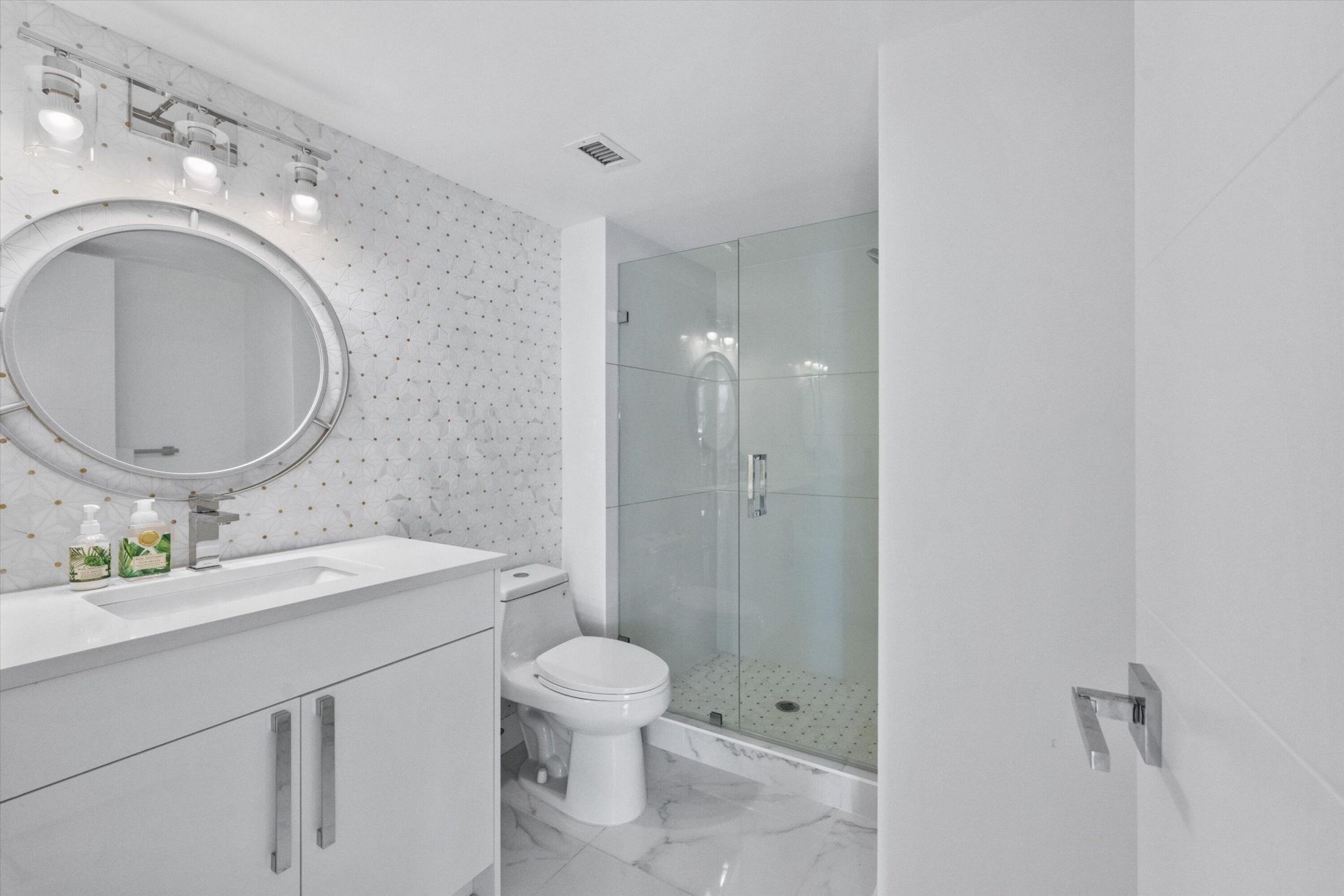 900 Ocean Drive, Unit 504, Juno Beach, FL 33408 Photo