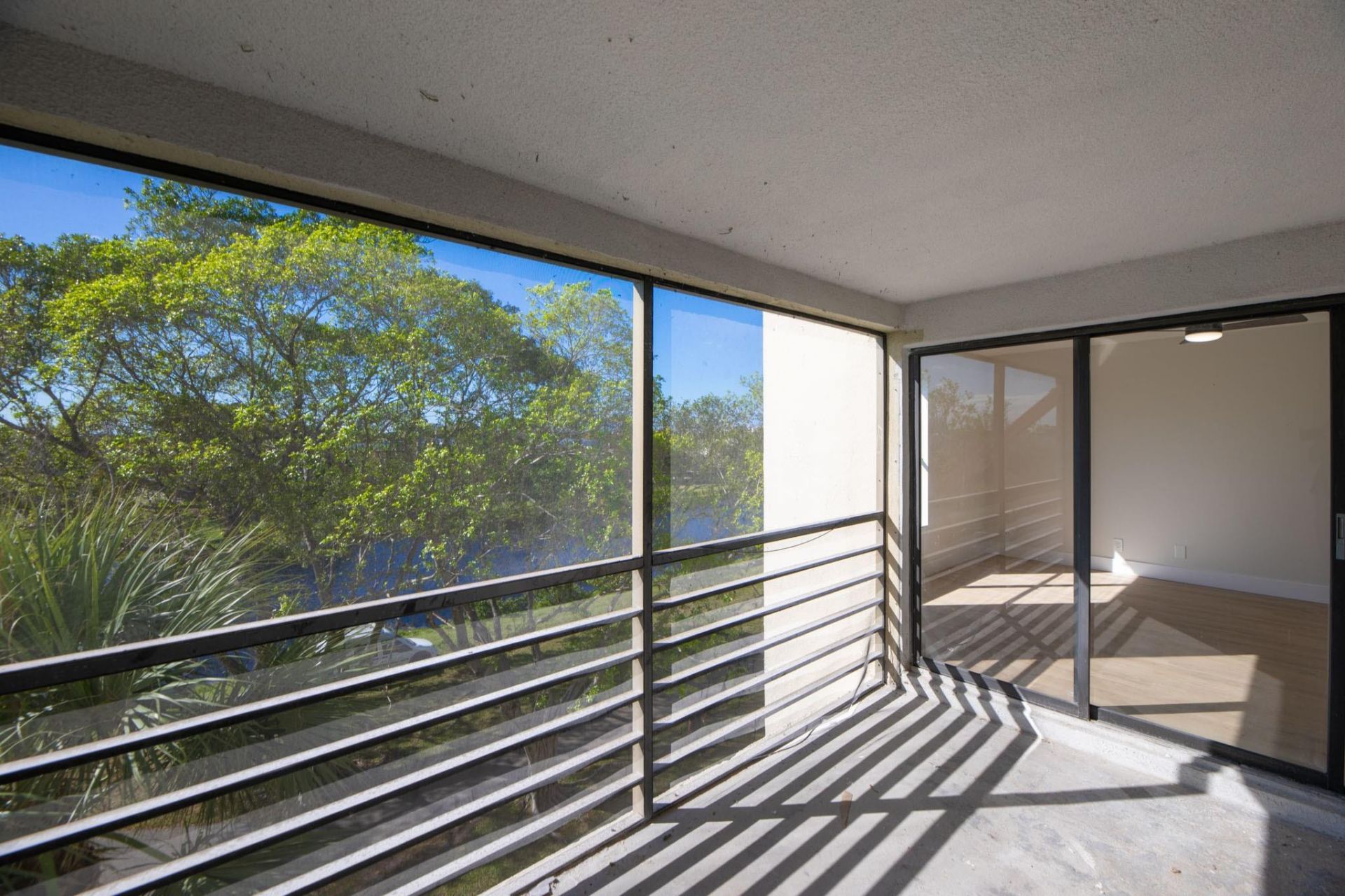 2322 S Cypress Bend Drive, Unit 411, Pompano Beach, FL 33069 Photo