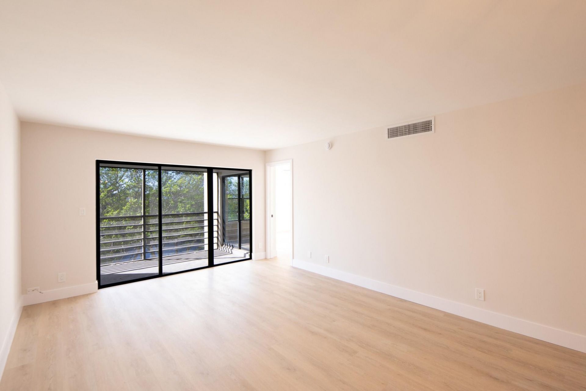 2322 S Cypress Bend Drive, Unit 411, Pompano Beach, FL 33069 Photo