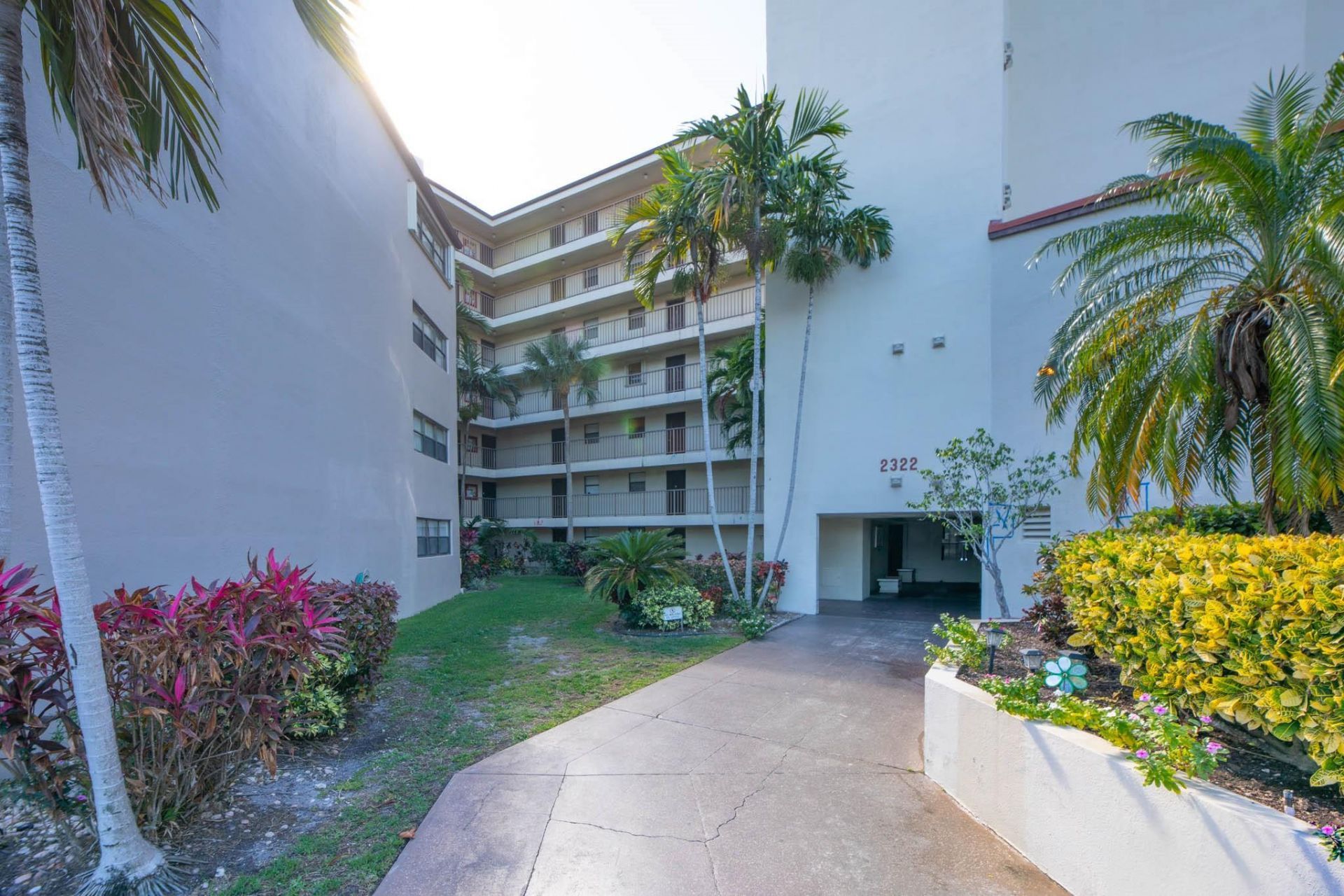 2322 S Cypress Bend Drive, Unit 411, Pompano Beach, FL 33069 Photo