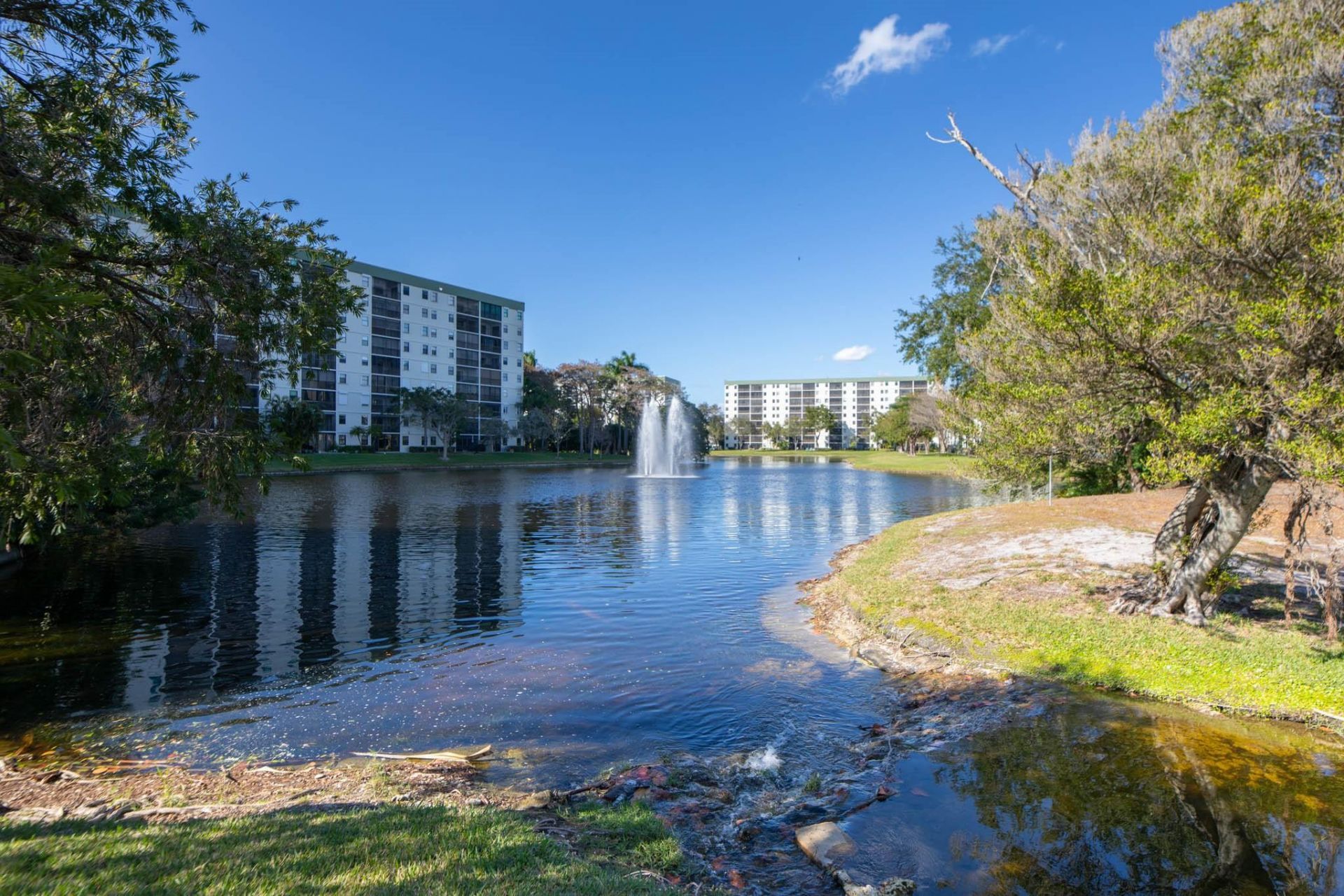 2322 S Cypress Bend Drive, Unit 411, Pompano Beach, FL 33069 Photo