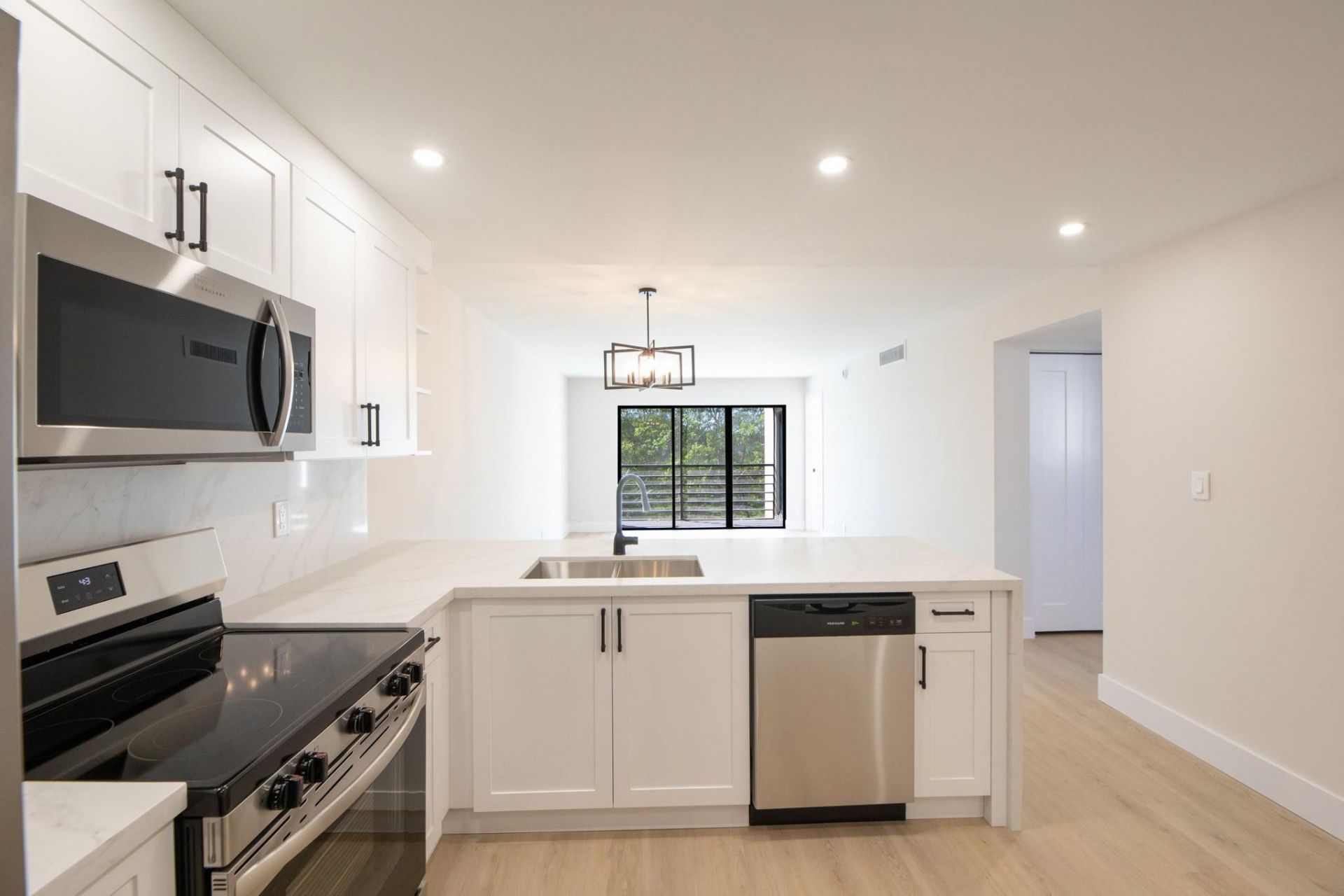 2322 S Cypress Bend Drive, Unit 411, Pompano Beach, FL 33069 Photo