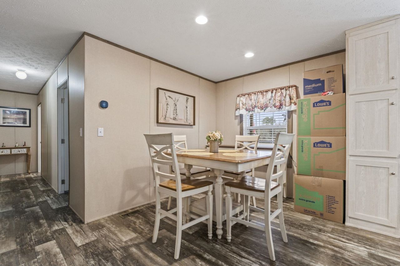 801 Waterway Dr. Photo 10