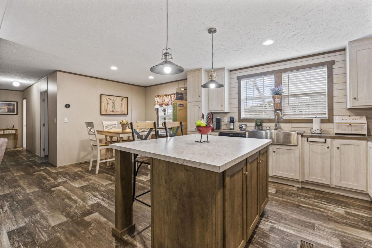 801 Waterway Dr. Photo 11